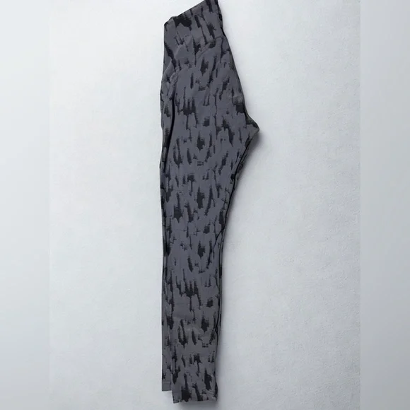 Lululemon InStill High-Rise Tight Activewear Leggings 25” Size 4 - Picture 6 of 9